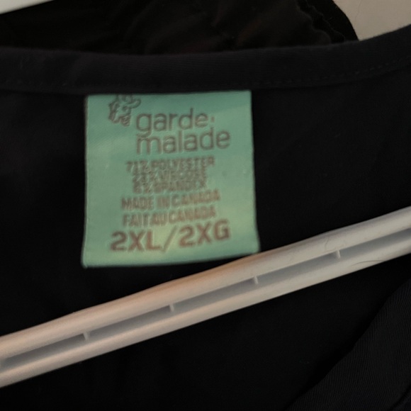 Garde Malade-Scrub Top - Picture 2 of 3